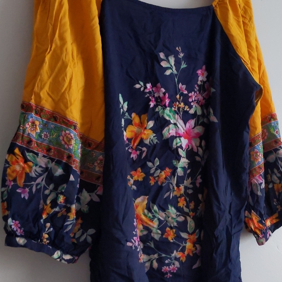 🆕🌿SUNDANCE CATALOG FLORAL TOP🌿 - Picture 10 of 10